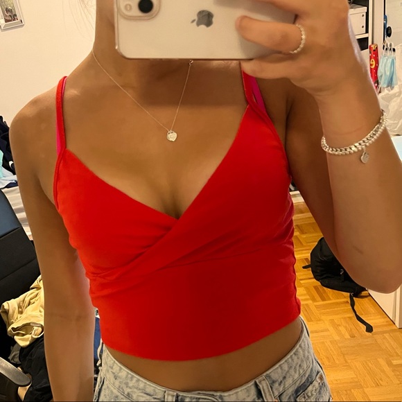 Crossed red cropped tank top - Picture 1 of 3